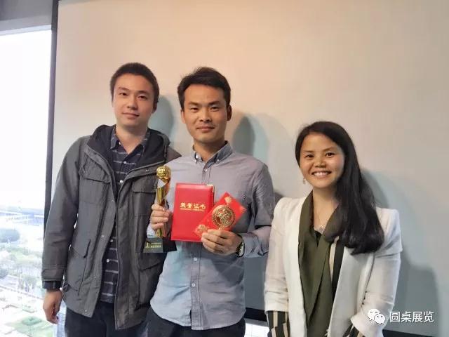 圆桌绿装奖.jpg