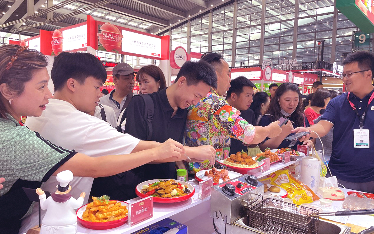 广州食品展会的摊位试吃场景 广州食品展会的摊位试吃场景