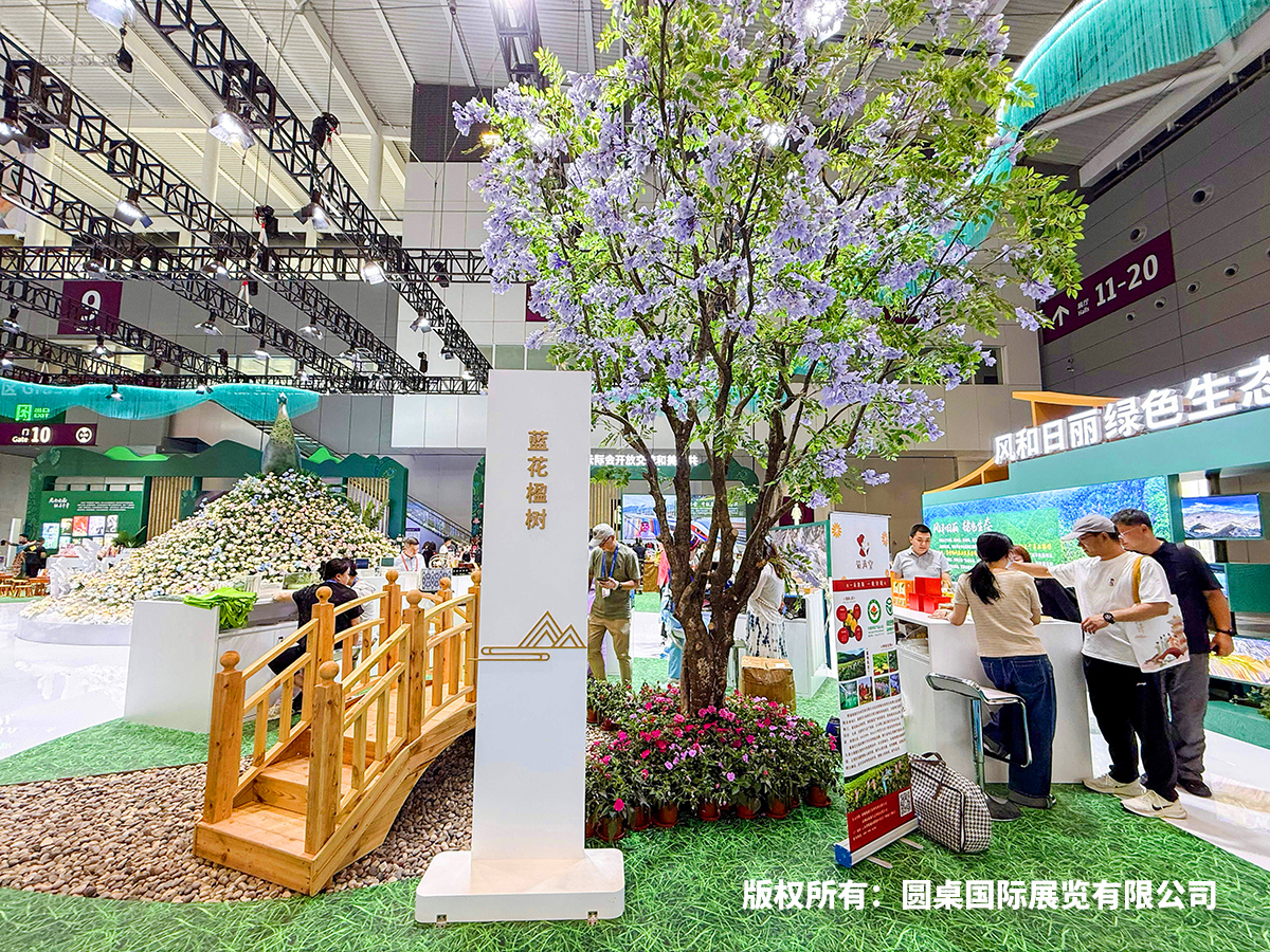 深圳文博会的云南展厅采用开放式布展、交融式布局