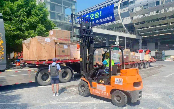 暖光对母婴用品展台搭建设计的亲和力影响有多大?