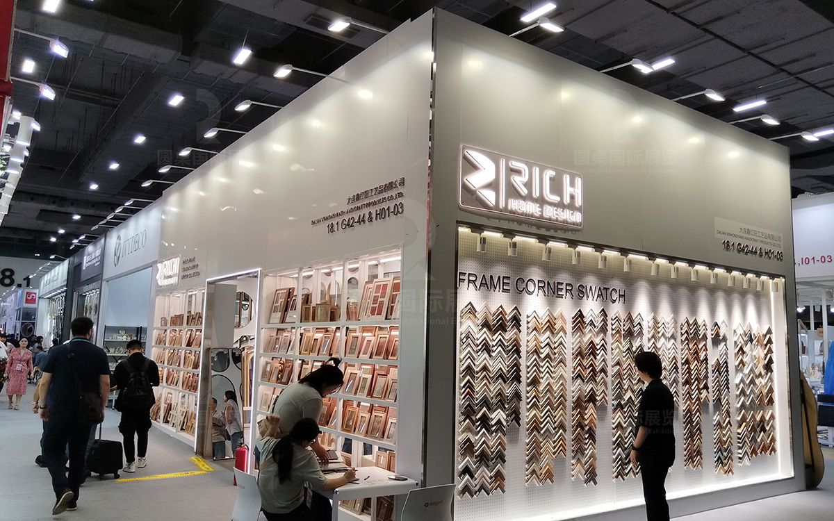 在广交会展位设计搭建中，运用柔和色彩元素